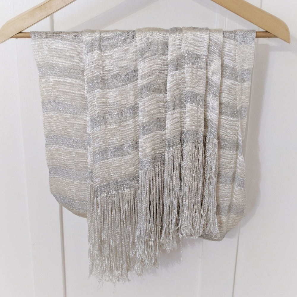 MOVING SALE✨Slinky Silver & White Scarf